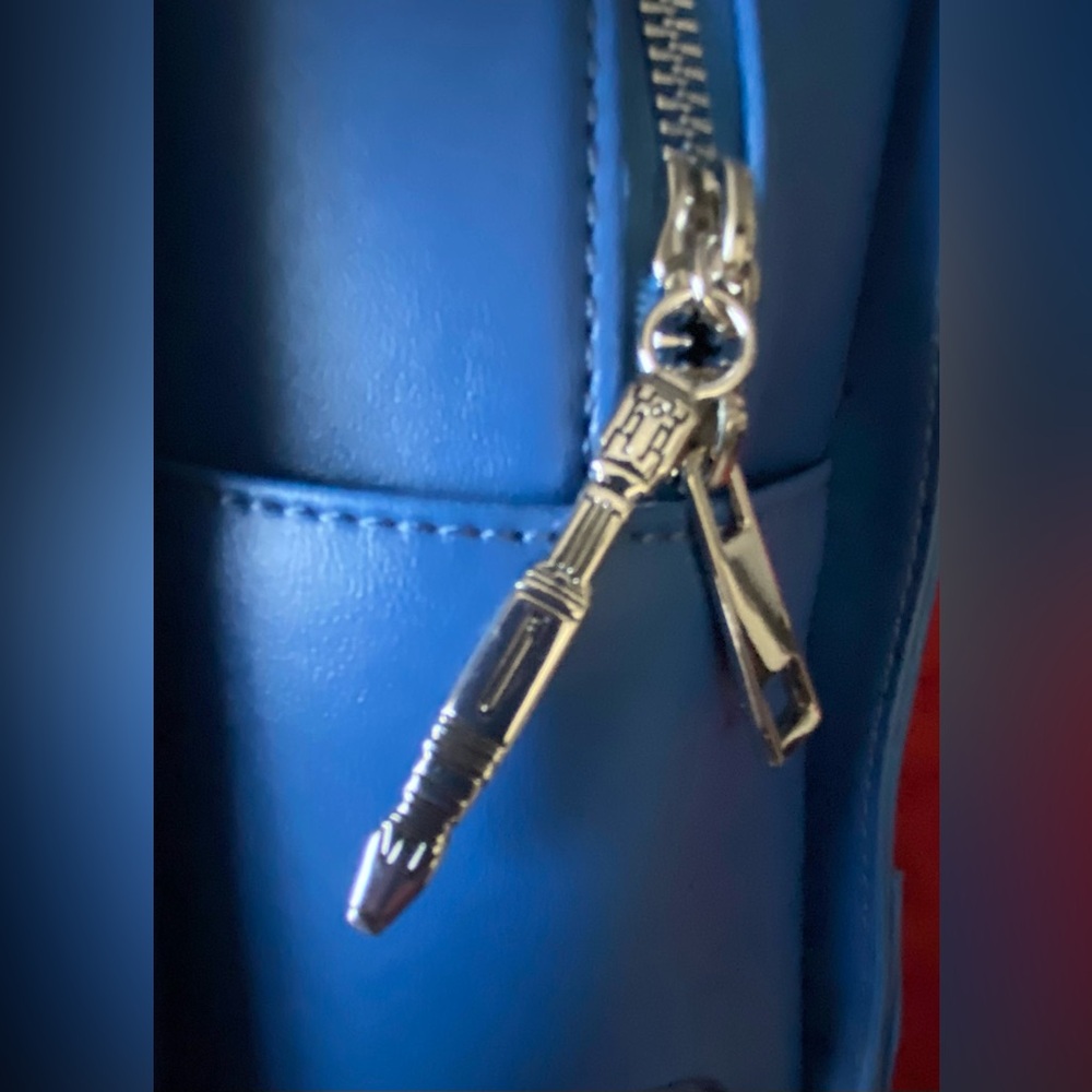 💙 DOCTOR WHO TARDIS FIGURAL MINI BACKPACK - Picture 10 of 13